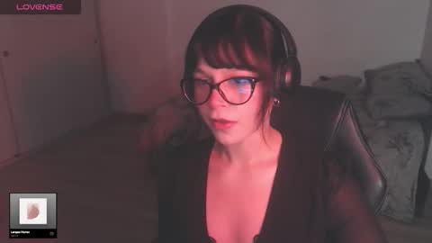 Snapshot of modjo_ chatting on 12-17-25, 04:18 Modjo online show from 12-17-25, 04:18