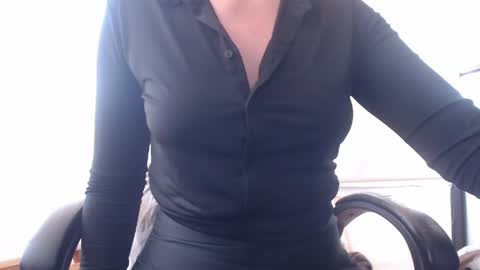 Snapshot of modjo_ chatting on 05-28-26, 09:34 Modjo online show from 05-28-26, 09:34