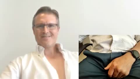 Snapshot of moe_001 chatting on 01-14-25, 07:00 Moe online show from 01-14-25, 07:00