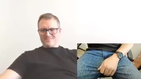 Snapshot of moe_001 chatting on 09-12-25, 06:41 Moe online show from 09-12-25, 06:41