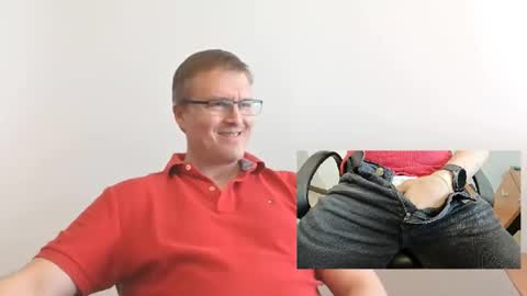 Snapshot of moe_001 chatting on 10-03-25, 07:11 Moe online show from 10-03-25, 07:11