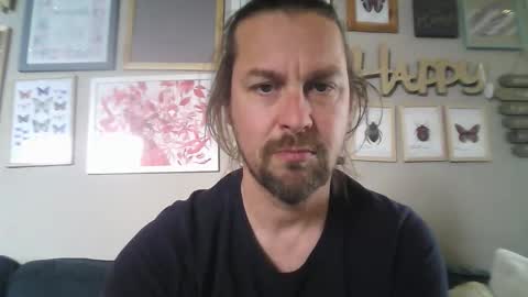 Snapshot of moi9876543210 chatting on 03-17-26, 01:25 Julien online show from 03-17-26, 01:25