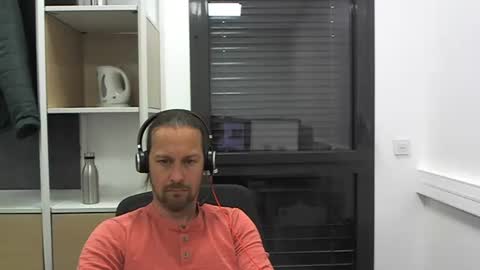 Snapshot of moi9876543210 chatting on 05-04-26, 10:22 Julien online show from 05-04-26, 10:22