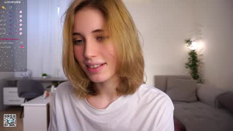 Snapshot of moiraalsbrook chatting on 01-26-25, 07:53 Diana online show from 01-26-25, 07:53