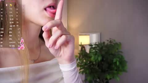 Laura online show from 09-26-25, 11:03