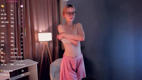 Laura online show from 10-08-25, 01:25