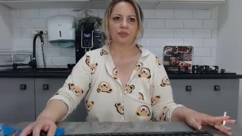 erika online show from 02-02-25, 08:13