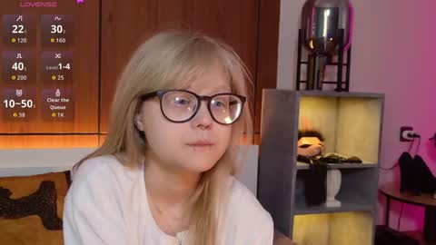 moliqin online show from 04-14-26, 07:36