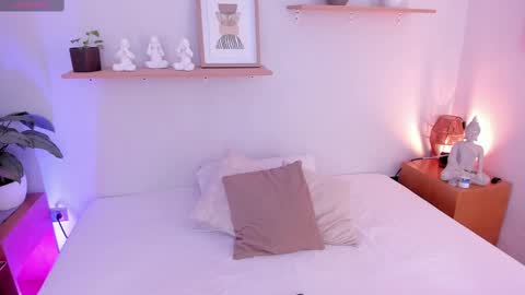 Snapshot of moll1e_ chatting on 02-14-25, 11:42 M o L l i E online show from 02-14-25, 11:42