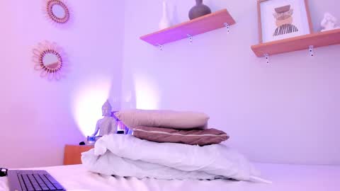 Snapshot of moll1e_ chatting on 03-06-25, 03:24 M o L l i E online show from 03-06-25, 03:24