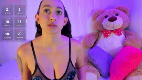 Snapshot of moll1e_ chatting on 11-07-25, 10:32 M o L l i E online show from 11-07-25, 10:32