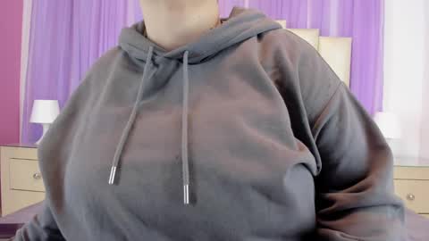 Snapshot of molliebue1 chatting on 12-29-24, 12:01 Hey Guys  Im Mollie online show from 12-29-24, 12:01