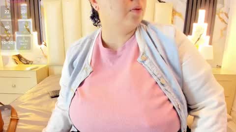 Snapshot of molliebue1 chatting on 02-16-25, 12:10 Hey Guys  Im Mollie online show from 02-16-25, 12:10