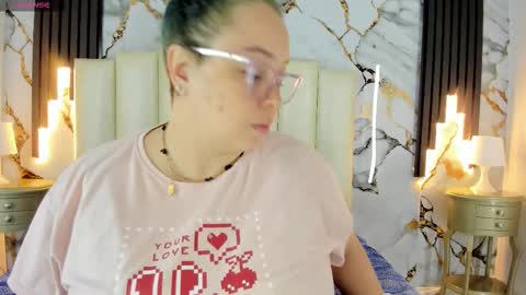Snapshot of molliebue1 chatting on 09-27-25, 12:32 Hey Guys  Im Mollie online show from 09-27-25, 12:32