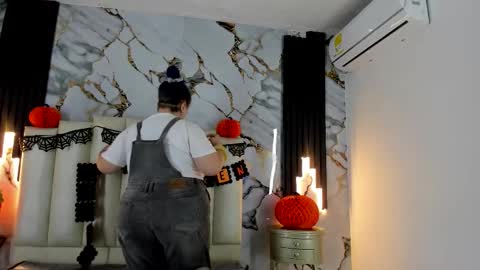 Snapshot of molliebue1 chatting on 10-29-25, 12:29 Hey Guys Im Mollie online show from 10-29-25, 12:29