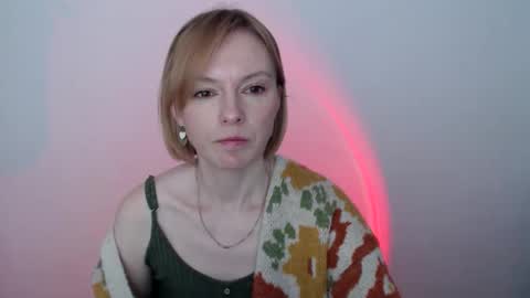 Snapshot of mollilove chatting on 05-16-26, 06:32 mollilove online show from 05-16-26, 06:32