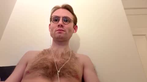 Snapshot of molliter chatting on 12-14-25, 11:53 molliter online show from 12-14-25, 11:53