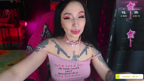 Snapshot of molly___moon chatting on 12-11-24, 05:43 molly___moon online show from 12-11-24, 05:43