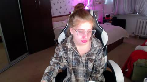 Molly Prvt is open online show from 04-30-26, 04:08