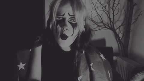 Molly Crow online show from 01-14-25, 05:51