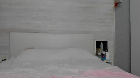 Molly Hunt online show from 09-25-25, 02:59