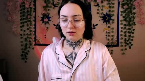 molly_kisss online show from 05-13-26, 06:55