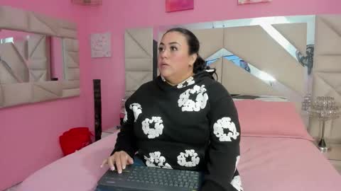 Snapshot of molly_madisson0 chatting on 03-04-26, 12:33 molly_madisson0 online show from 03-04-26, 12:33