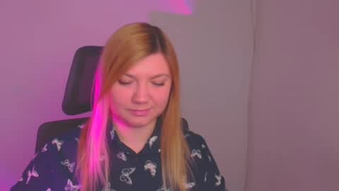 Molly online show from 01-20-25, 12:39