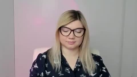 Molly online show from 10-04-25, 11:52