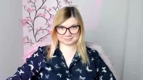 Molly online show from 04-15-26, 11:39