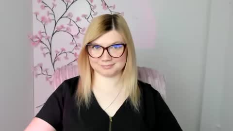 Molly online show from 04-24-26, 11:34