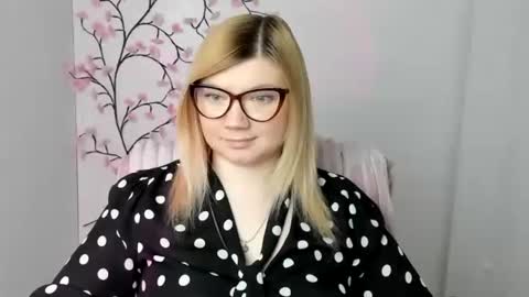 Molly online show from 04-26-26, 11:41