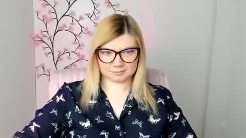 Molly online show from 04-28-26, 11:37