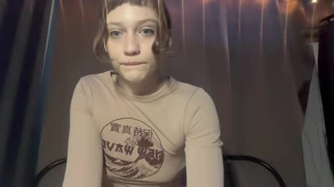 Snapshot of molly_poly chatting on 04-12-26, 03:17 molly_poly online show from 04-12-26, 03:17