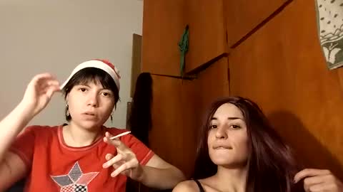 Snapshot of molly_popp chatting on 12-26-24, 02:01 Molly Pop online show from 12-26-24, 02:01