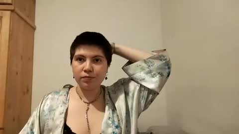 Snapshot of molly_popp chatting on 11-06-25, 10:43 Molly Pop online show from 11-06-25, 10:43