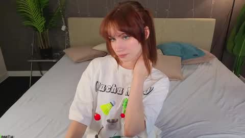 Snapshot of molly_rougge chatting on 04-29-26, 12:16 Molly online show from 04-29-26, 12:16