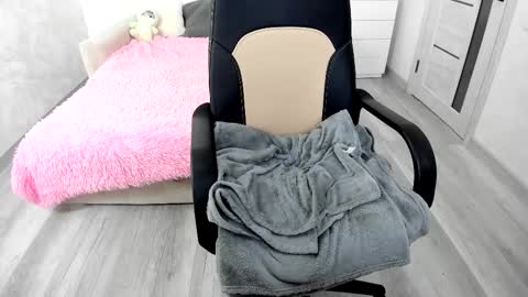 Ill tell you when were private online show from 10-10-25, 12:26