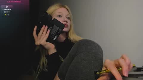 Snapshot of mollycodle chatting on 12-17-25, 04:57 Goddess Katherine online show from 12-17-25, 04:57