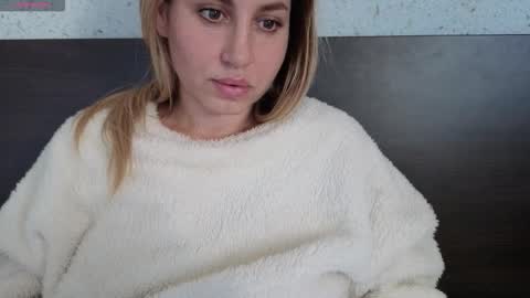 Snapshot of mollyforyou chatting on 12-16-25, 09:47 Nica follow me online show from 12-16-25, 09:47