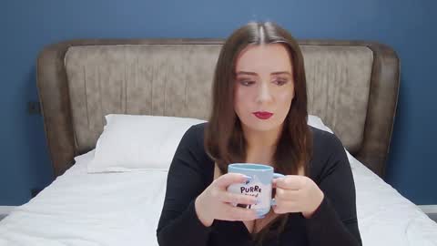 Molly online show from 12-25-24, 09:43