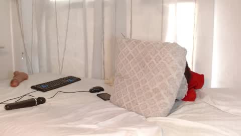  MOLLY  GUNSG online show from 01-12-25, 09:40