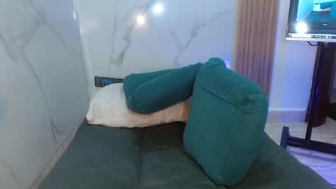  MOLLY  GUNSG online show from 12-16-25, 10:26