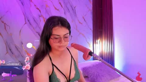 Snapshot of mollylewis18 chatting on 05-04-26, 03:08 New girl Emily Valentina Michelle online show from 05-04-26, 03:08