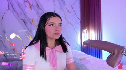 Snapshot of mollylewis18 chatting on 05-08-26, 02:39 New girl Emily Valentina Michelle online show from 05-08-26, 02:39