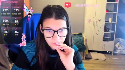  KIRA  online show from 10-22-25, 01:17