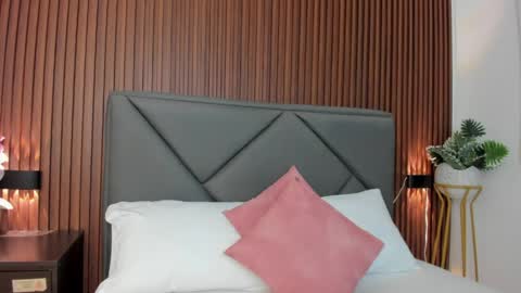 mollylove_ online show from 04-27-26, 06:50