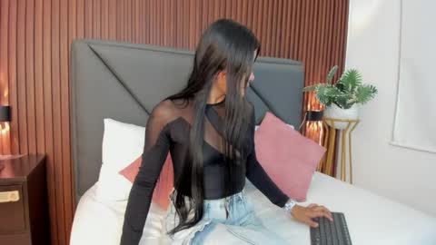 Snapshot of mollylove_ chatting on 05-09-26, 07:41 mollylove_ online show from 05-09-26, 07:41