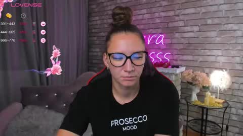 hi im Molly heregreat boobs big heart  warm pussy  online show from 10-02-25, 01:45