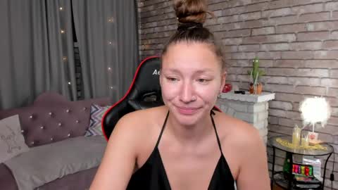 hi im Molly heregreat boobs big heart  warm pussy  online show from 04-28-26, 12:20